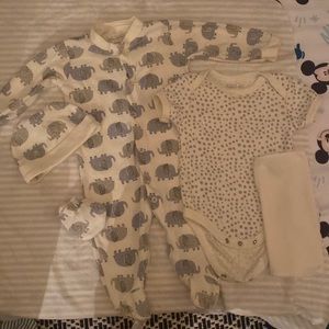 Baby pajamas set